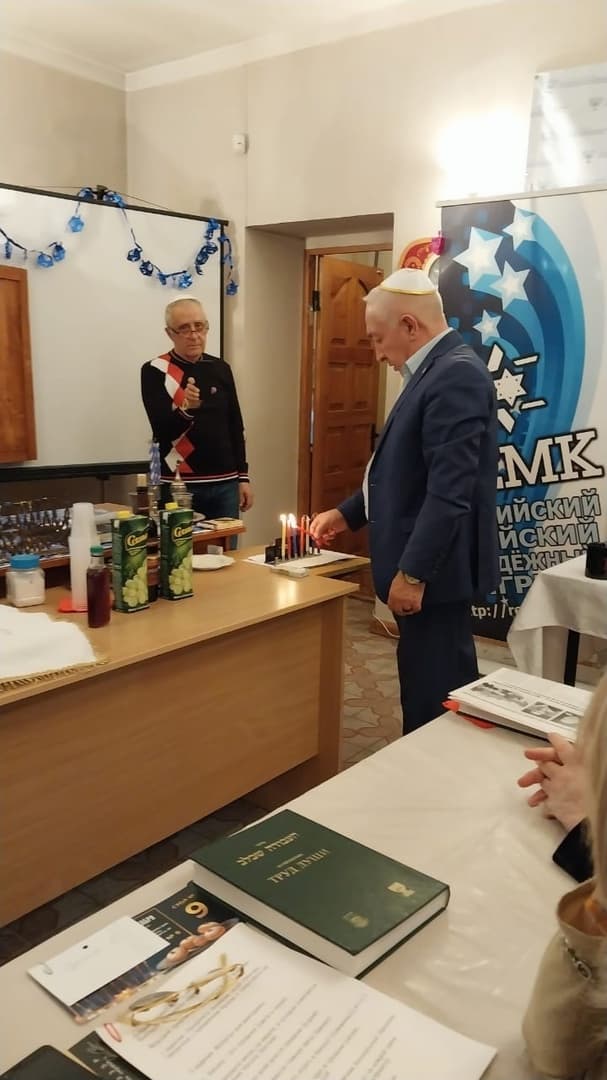 Седьмая свеча Хануки в симферопольской синагоге «Нер Томид»