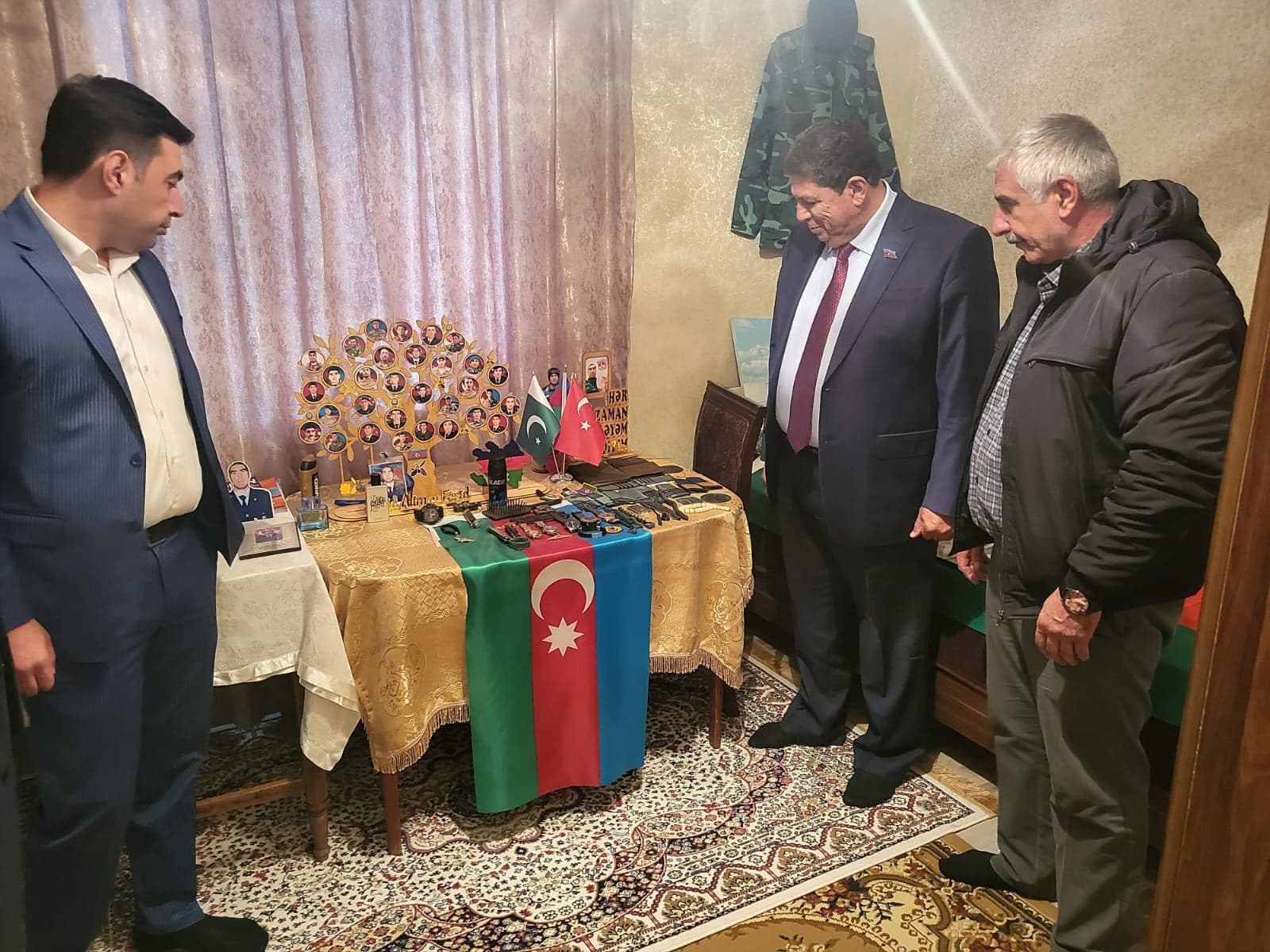 Депутат Милли Меджлиса Анатолий Рафаилов провел в Губе прием граждан и почтил память шехидов