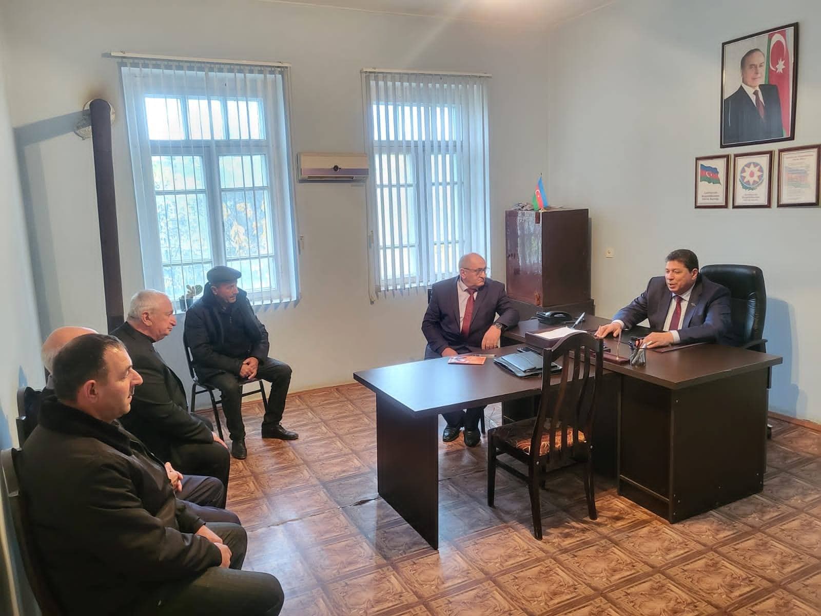 Депутат Милли Меджлиса Анатолий Рафаилов провел в Губе прием граждан и почтил память шехидов