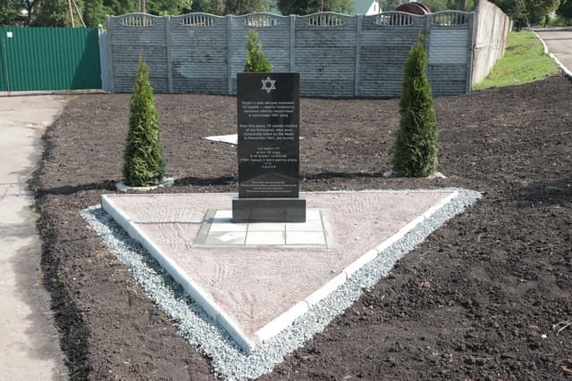 В Днепропетровской области Украины установили памятный знак жертвам Холокоста