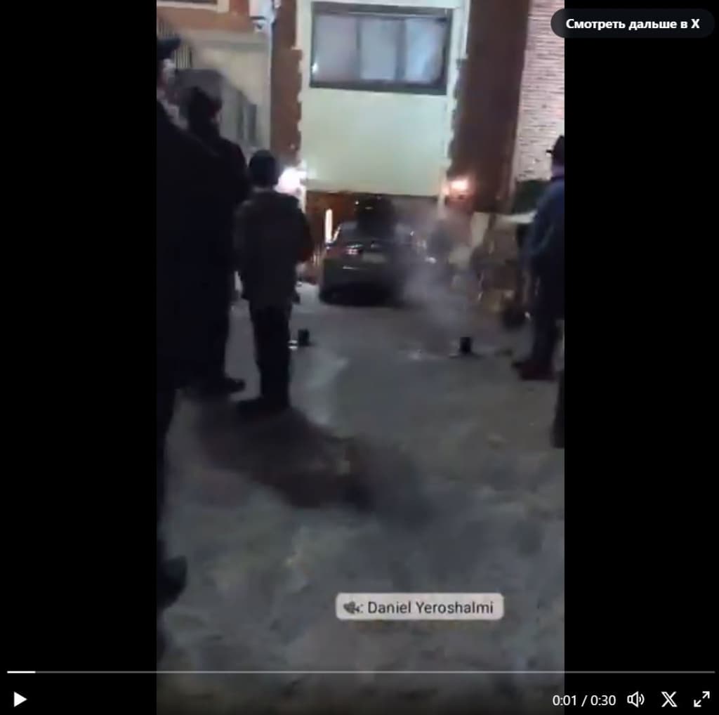 В Нью-Йорке злоумышленник попытался протаранить автомобилем штаб-квартиру Хабада