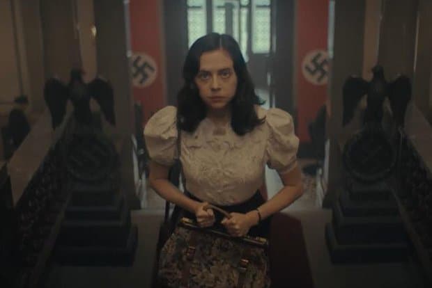 «Маленький огонек»: вышел сериал по мотивам дневника Анны Франк