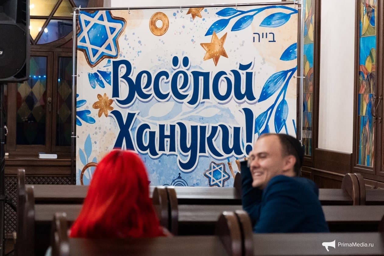 Евреи Владивостока отметили Хануку с файер-шоу