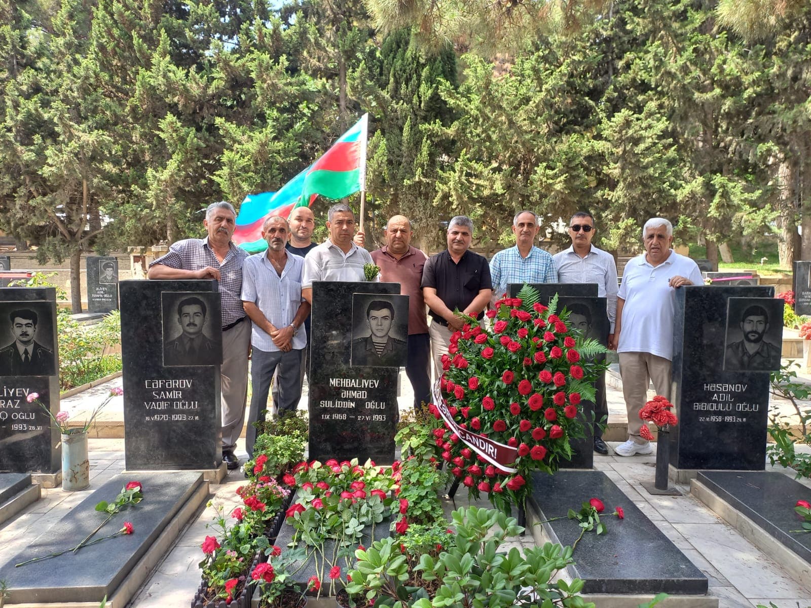 В Баку почтили память Альберта Агарунова и других героев в честь Дня Вооружённых Сил