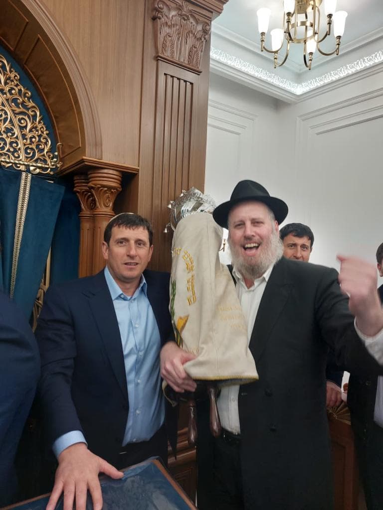 В новую синагогу на северо-западе Москве внесен свиток Торы