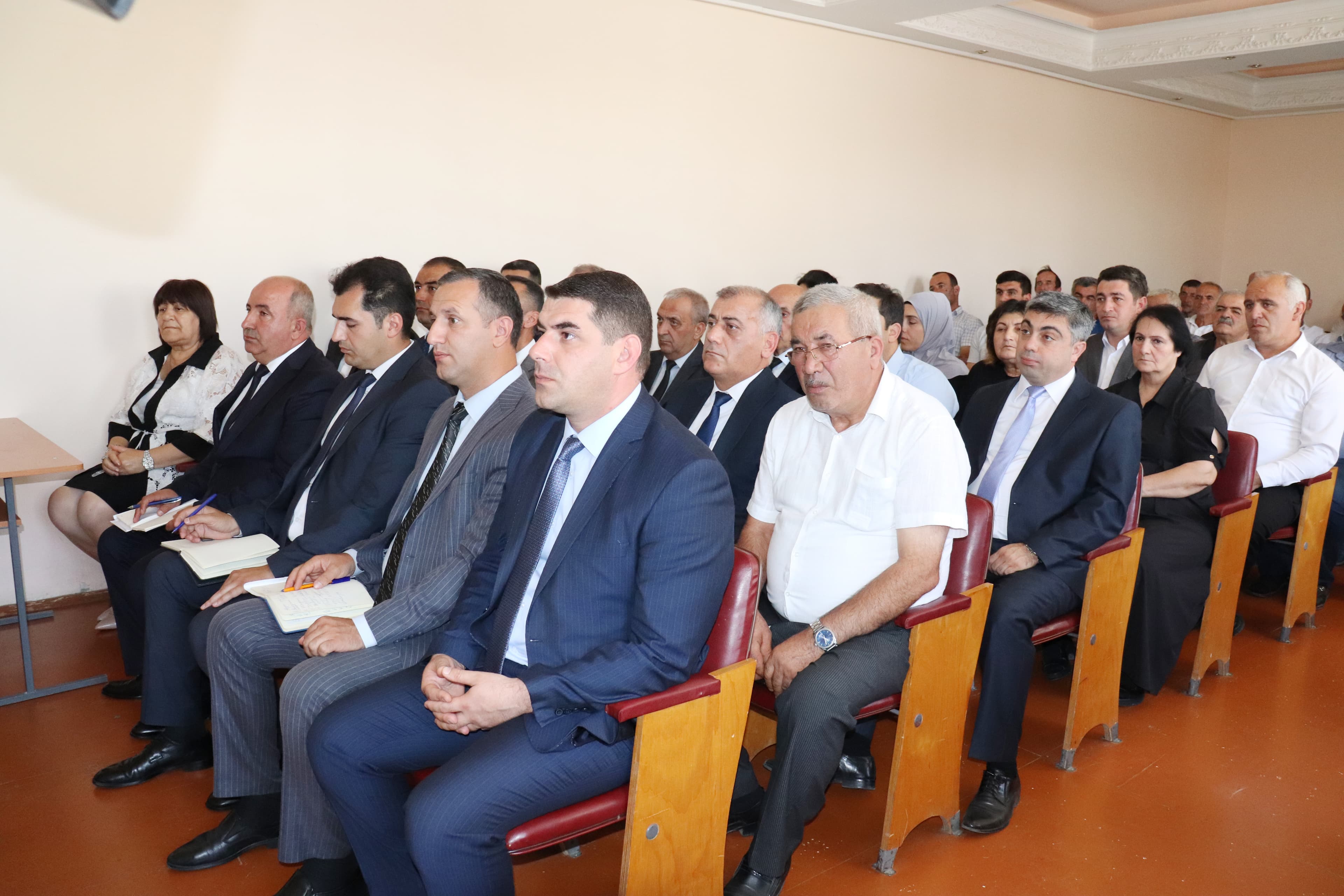Выездной прием Исполнительной власти Губинского района состоялся в Красной Слободе