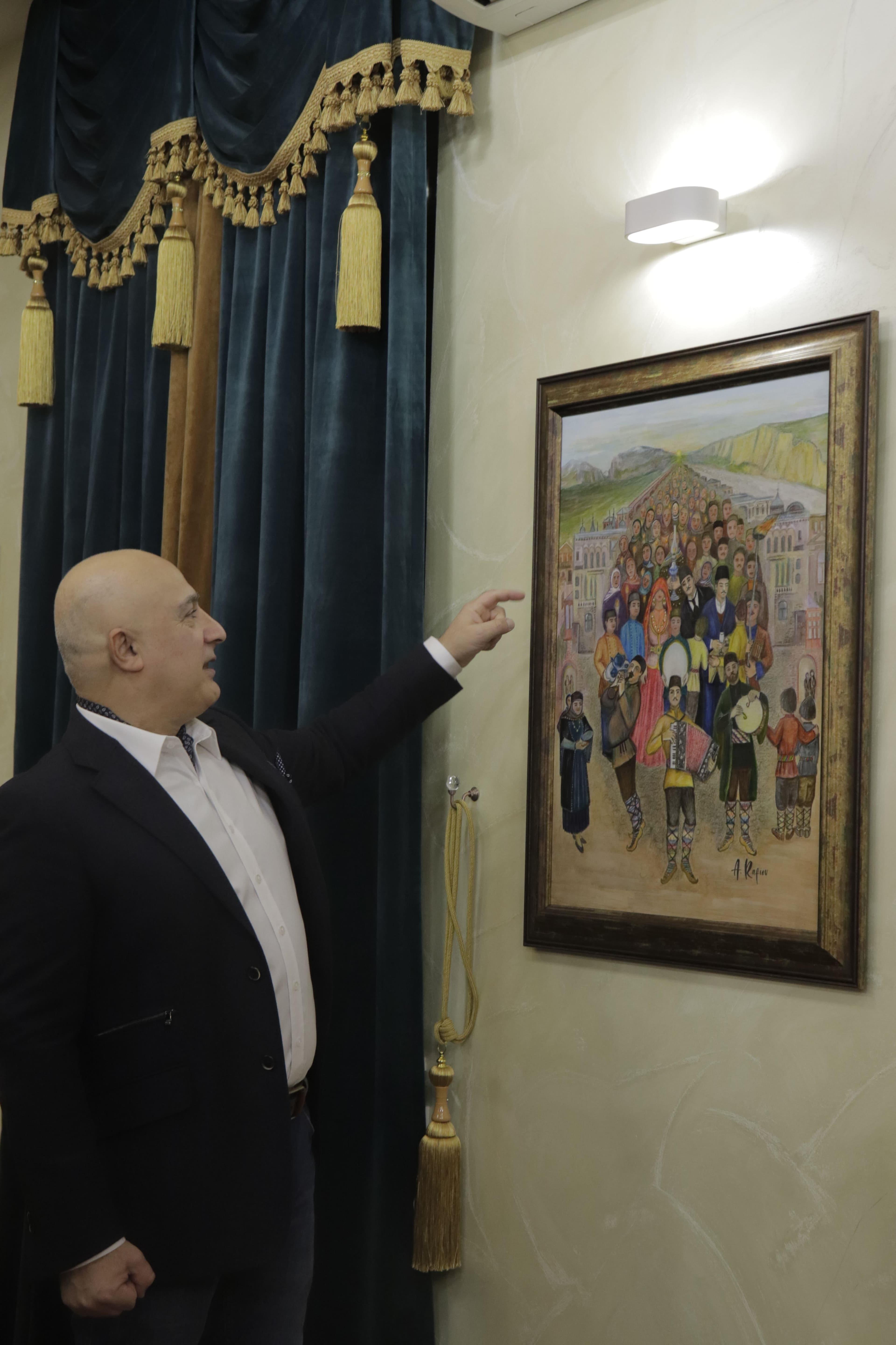 Персональная выставка Альберта Рафиева открылась в ОГЕ
