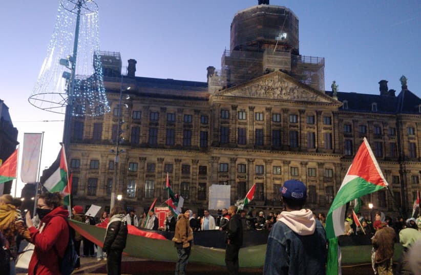 Мэр Амстердама запретила проведение митинга против антисемитизма на площади Дам