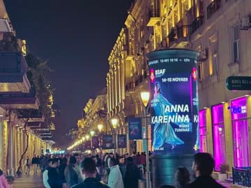 Театр «Гешер» представил в Баку «Анну Каренину»