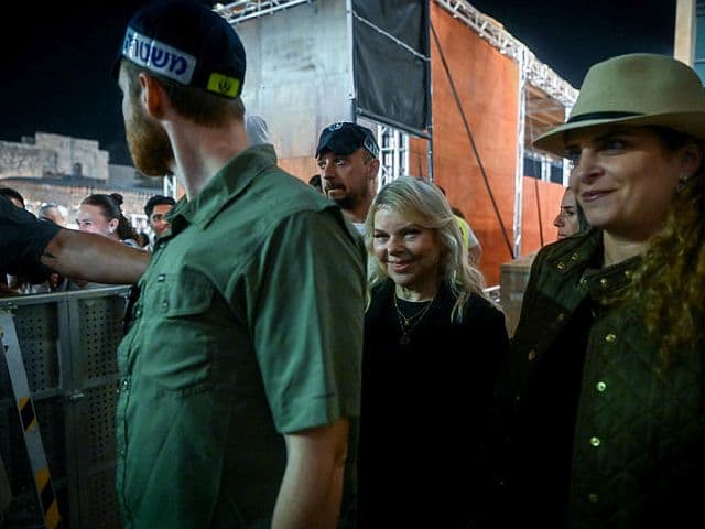 Тысячи евреев помолились у Стены Плача о спасении заложников и установлении мира