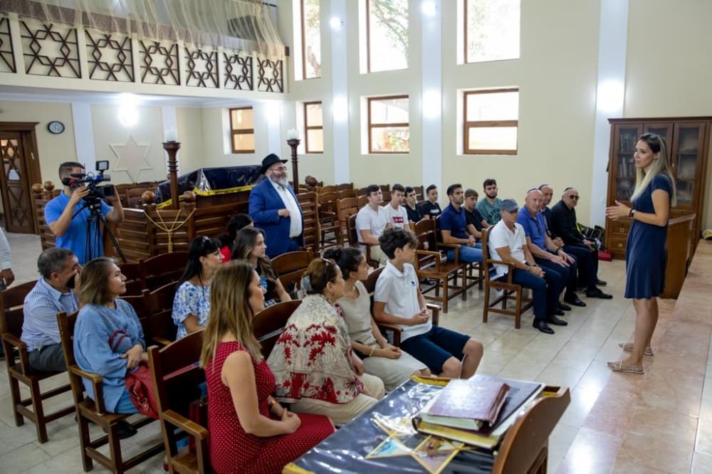 В бакинской синагоге проводили страдающих диабетом детей в летний лагерь в Израиль
