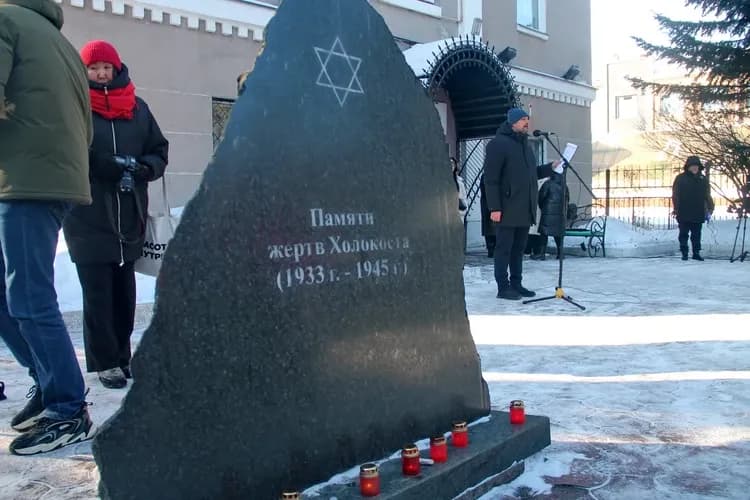 Биробиджанцы почтили память жертв Холокоста: в ЕАО зажглись свечи памяти