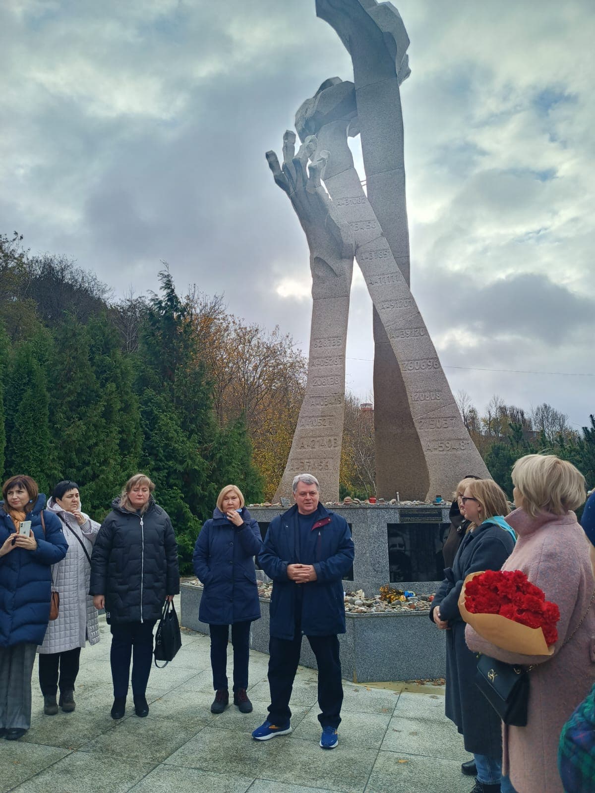 «Тяжелый песок». В Янтарном прошла мемориальная церемония памяти жертв Холокоста