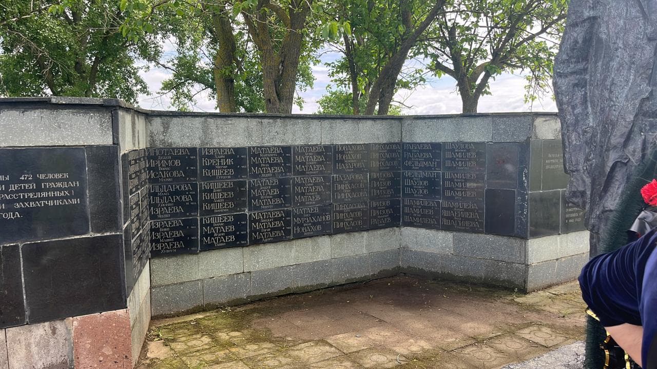 Учащиеся пятигорской школы «Геула» посетили мемориал в с. Богдановка