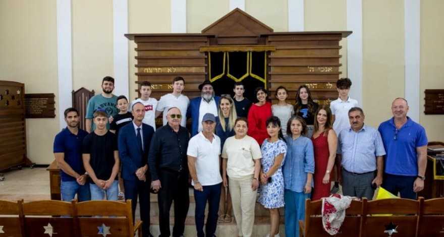 В бакинской синагоге проводили страдающих диабетом детей в летний лагерь в Израиль