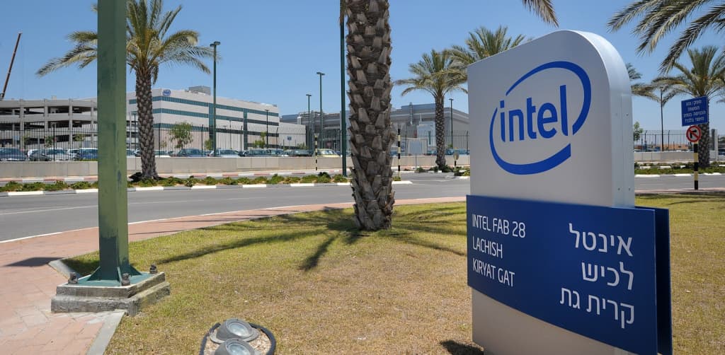 Intel расширяет производство чипов в Израиле, но не подтверждает $25 млрд инвестиций, о которых объявил Нетаньяху