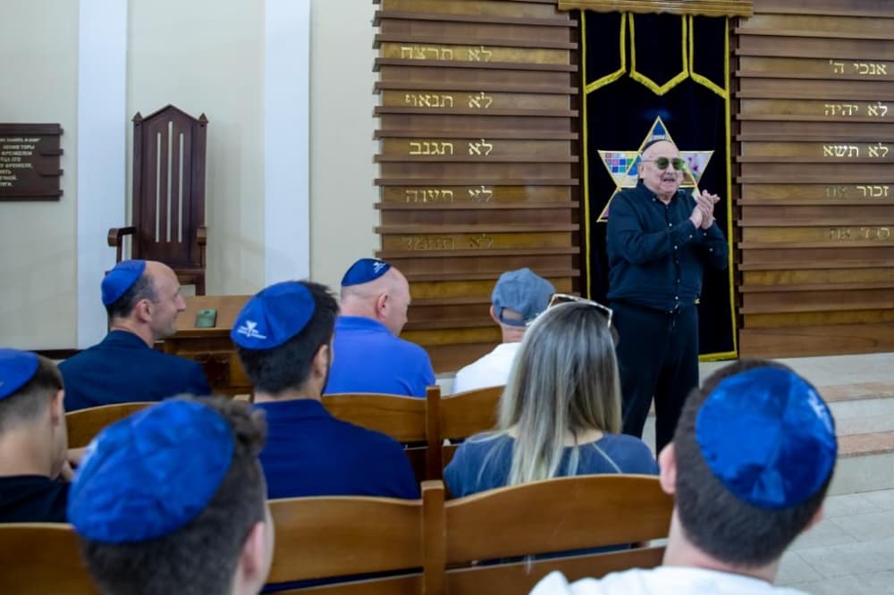 В бакинской синагоге проводили страдающих диабетом детей в летний лагерь в Израиль