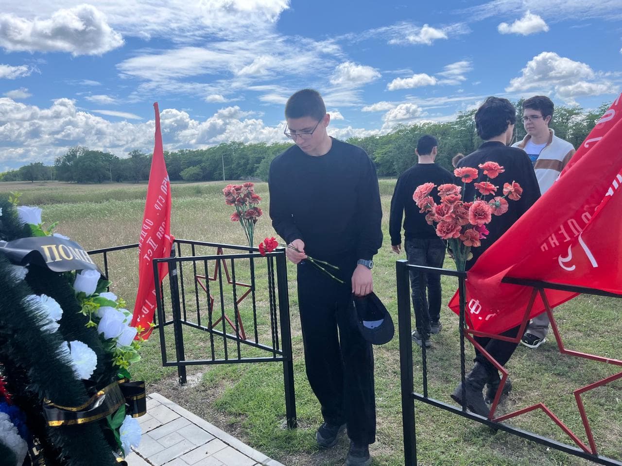 Учащиеся пятигорской школы «Геула» посетили мемориал в с. Богдановка