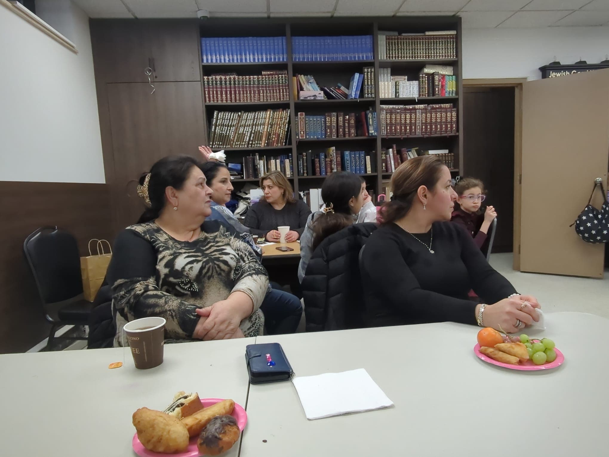 Женский вечер отдыха в горско-еврейской общине Торонто