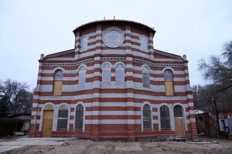 Губернатор региона и главный раввин России ознакомились с ходом реставрации Самарской хоральной синагоги