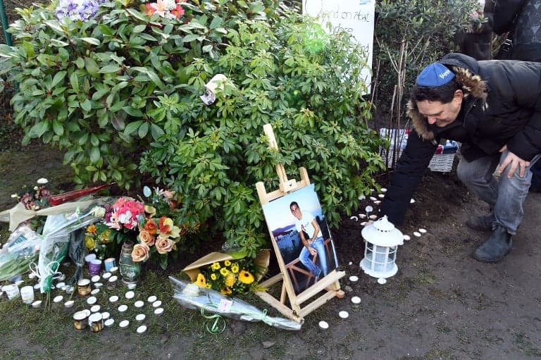 В Париже арестованы близнецы из Туниса, срубившие мемориальное дерево в память об убитом еврее