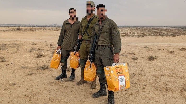Израильский McDonald's вызвал гнев ряда филиалов сети в мире за бесплатную раздачу еды солдатам ЦАХАЛа