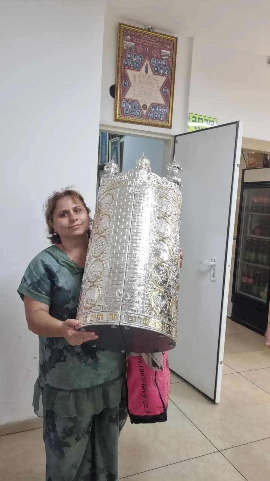 В синагогу «Оэль Шушана» в Хадере внесли свиток Торы