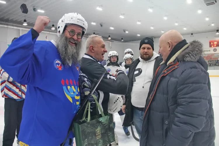 Главный раввин юга России приехал в Биробиджан, чтобы сыграть в хоккей
