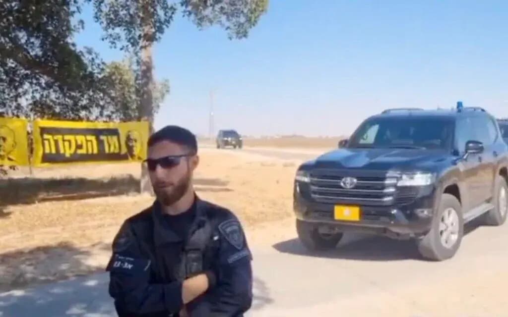 Нетаньяху впервые с начала войны посетил кибуц Нир-Оз, объехав демонстрацию протеста с черного входа