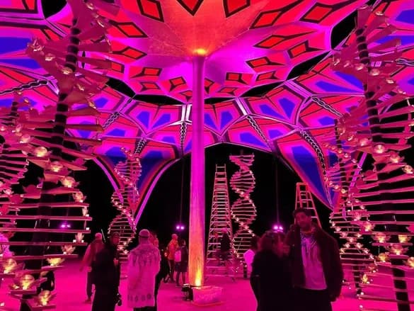 Burning Man воздает дань памяти жертвам нападения ХАМАС на фестиваль Nova