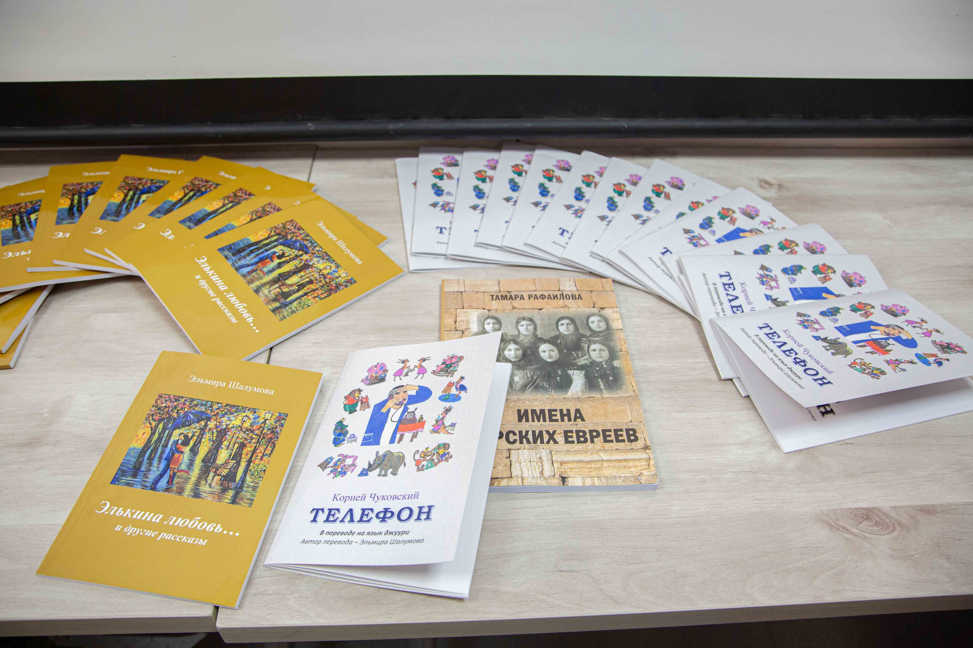 Творческий вечер художницы и писательницы Эльмиры Шалумовой состоялся в Ришоне-ле-Ционе
