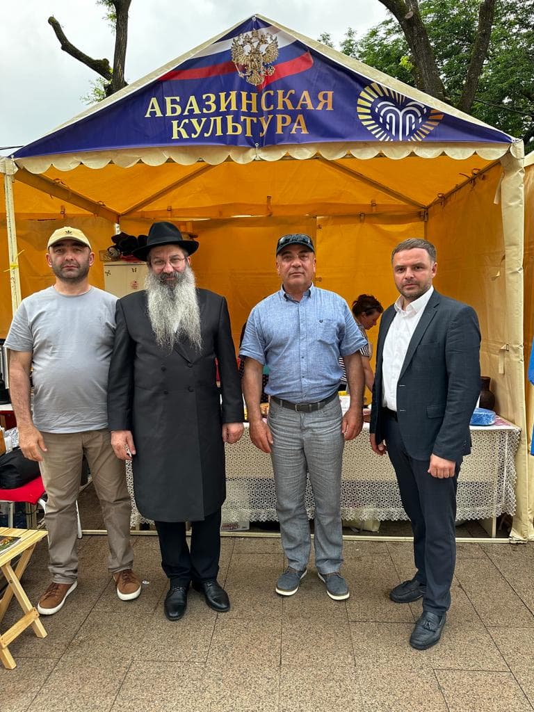 Еврейская община Кисловодска приняла участие в Параде национальностей в честь Дня России
