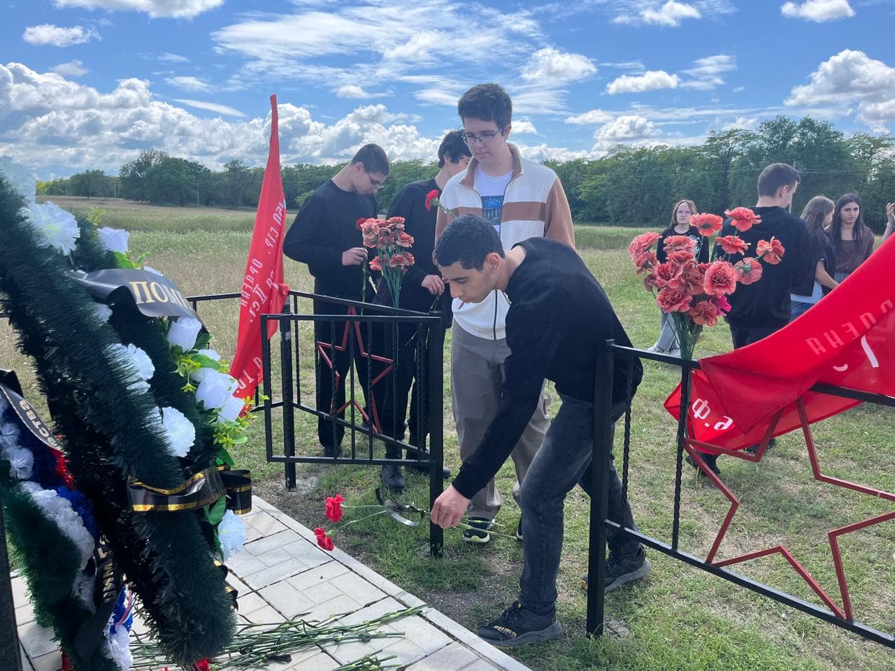 Учащиеся пятигорской школы «Геула» посетили мемориал в с. Богдановка