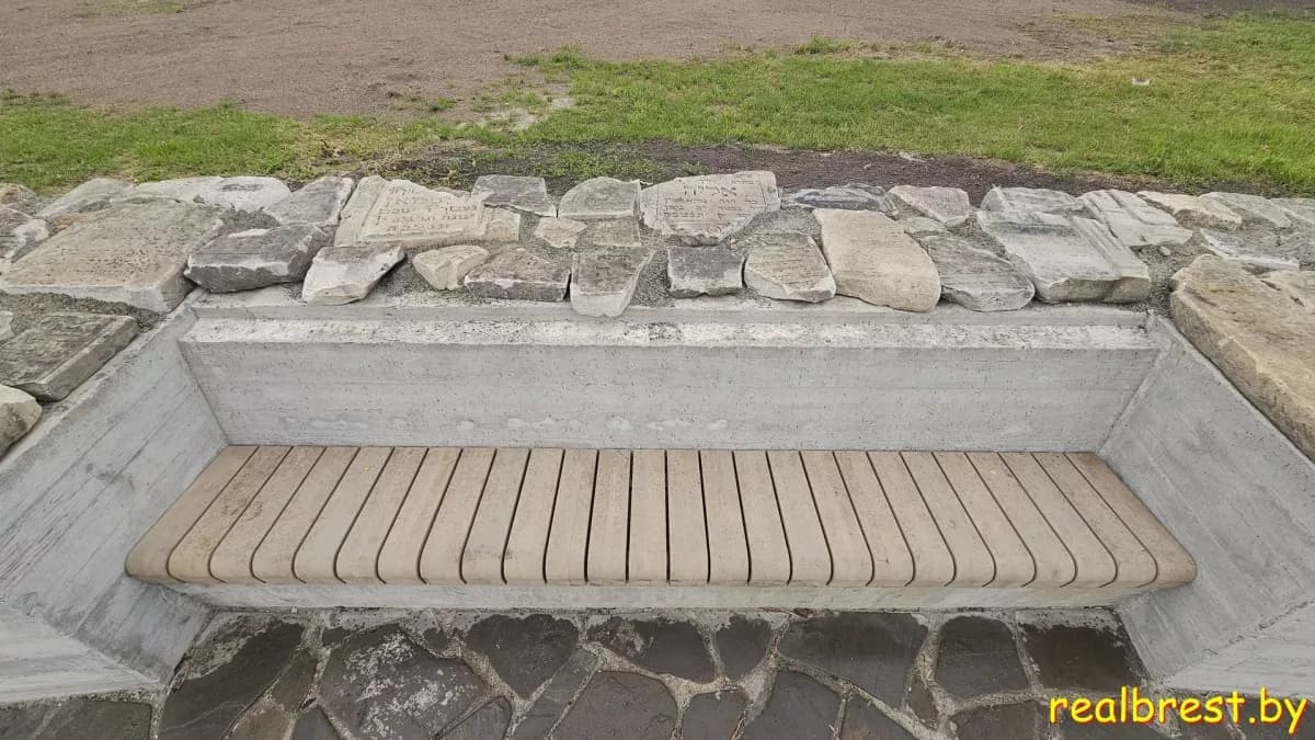 В Бресте в годовщину освобождения от фашистов открыли лапидарий с еврейскими надгробиями