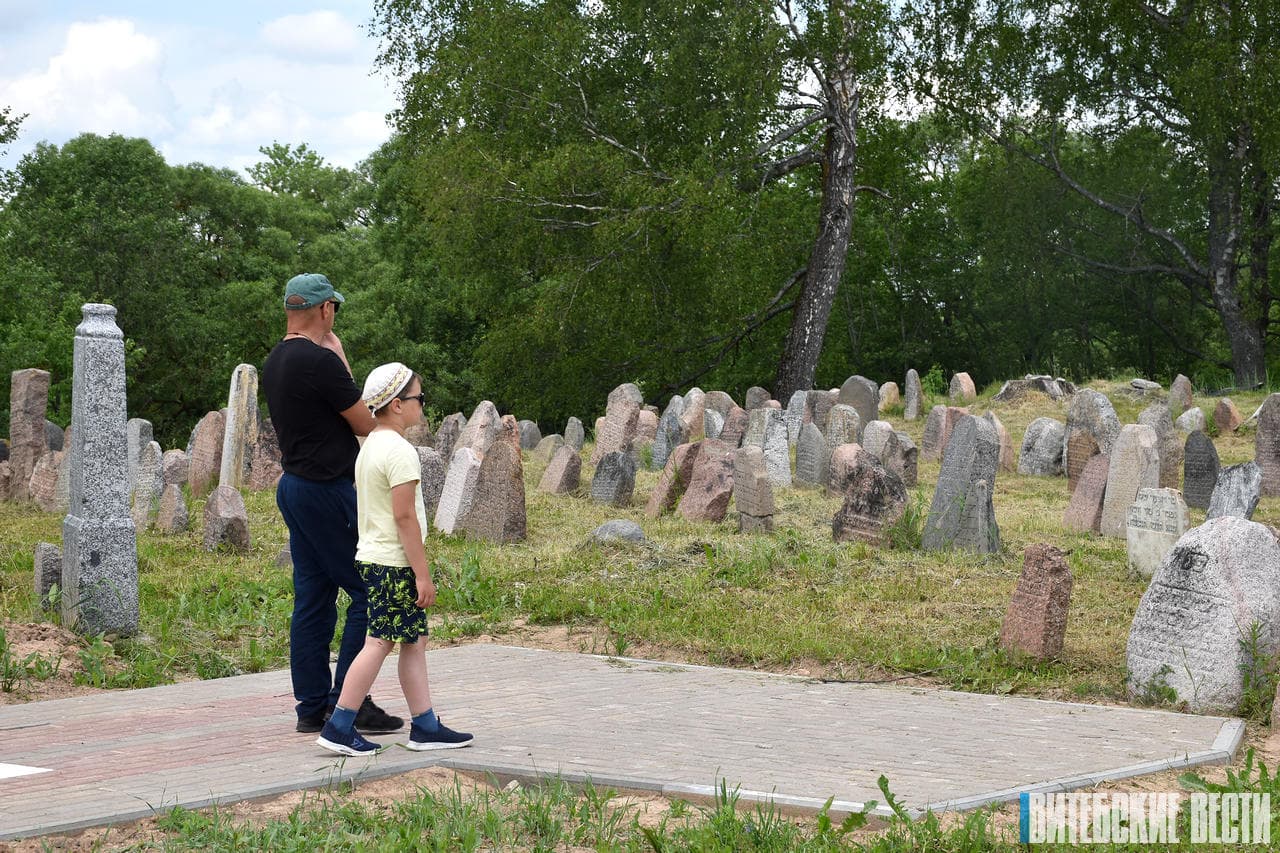 В Витебской области Белорусии открыли мемориал «Старинное еврейское захоронение. Местечко Колышки»