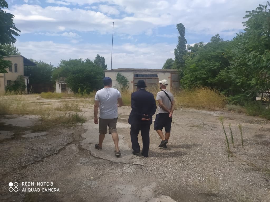Забытый монумент жертвам Холокоста разрушается в Евпатории