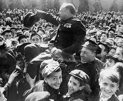 «Всё, что осталось от семьи, уместилось в чемоданчик…»