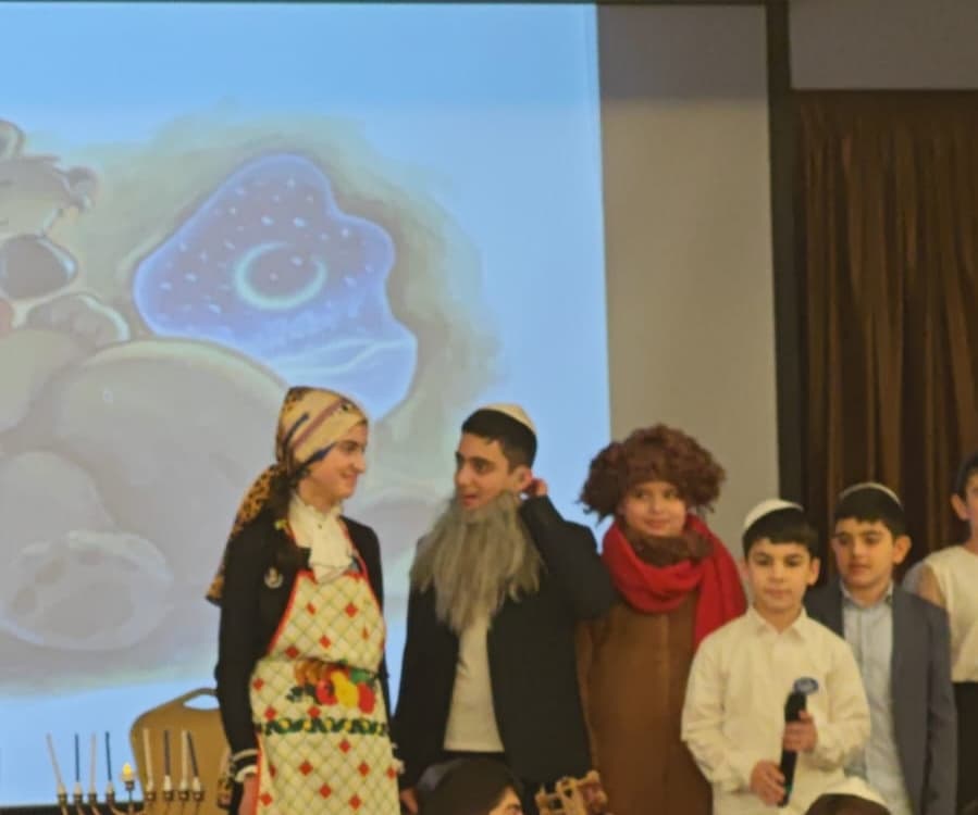 Клуб «Симха» представил к Хануке детский спектакль на джуури